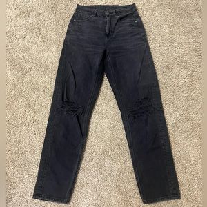American eagle ripped straight mom black jean SIZE: 2L